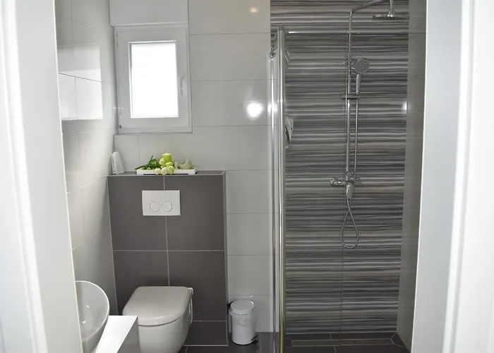 Dalija Биоград-на-Мору